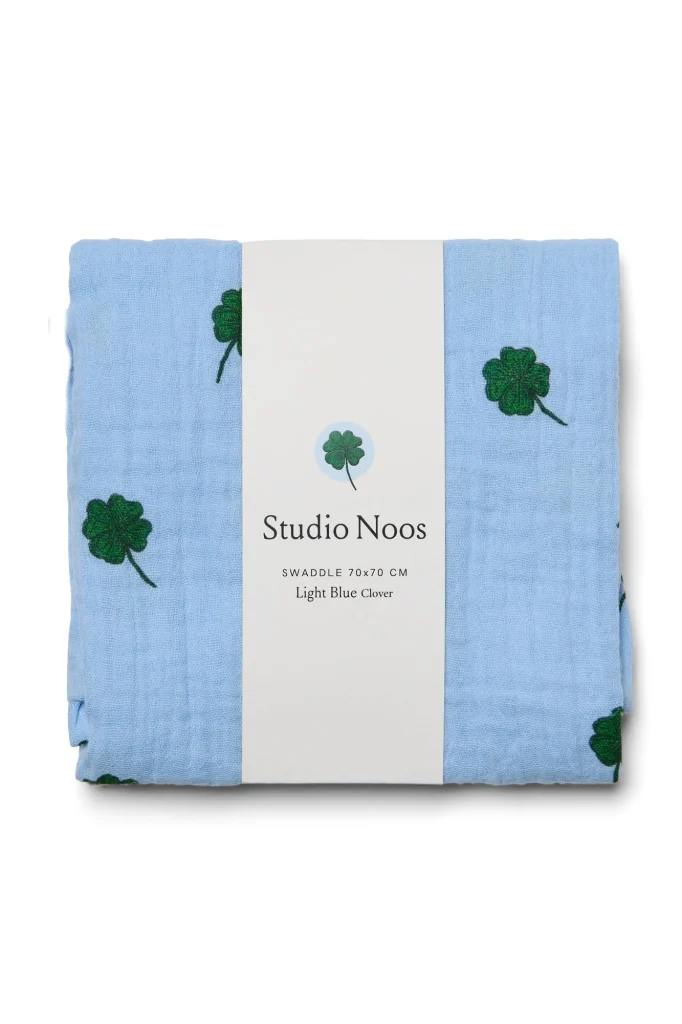 Swaddle Print Medium | Light Blue Clover