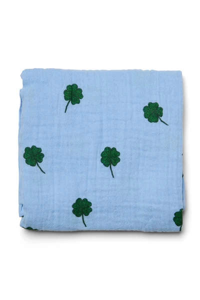 Swaddle Print Medium | Light Blue Clover