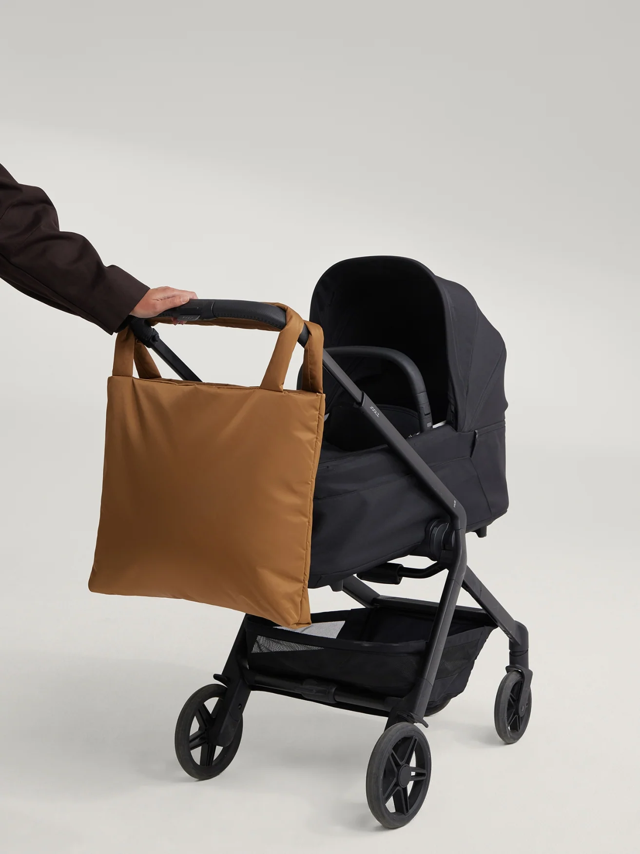 Technical Puffy Mom Bag | Brown